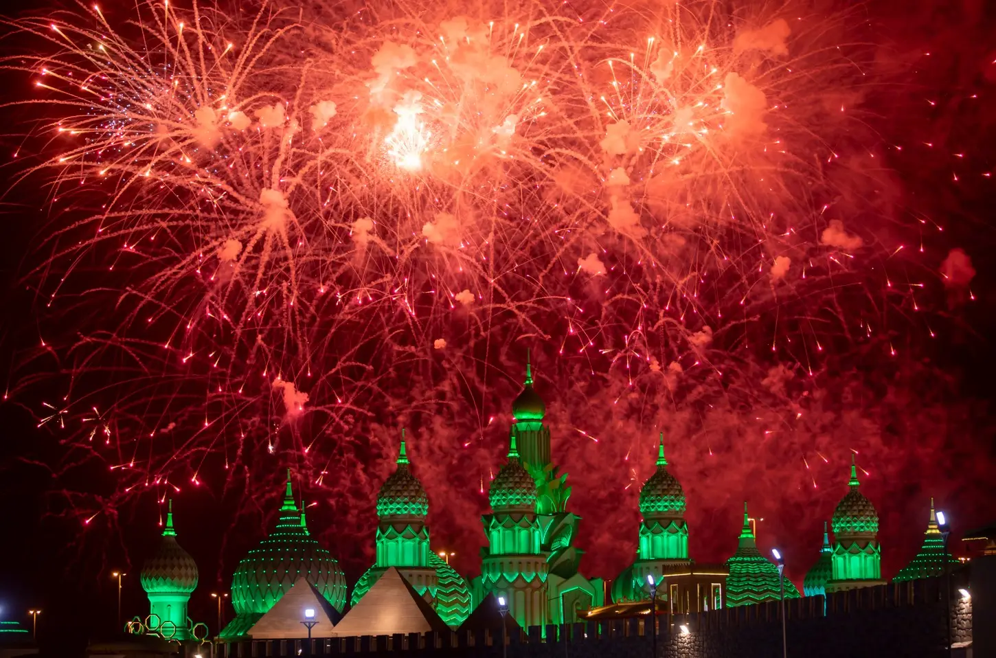 ドバイ・ファウンテン・レイク・ライド 2025 - 今すぐ予約＆後払い