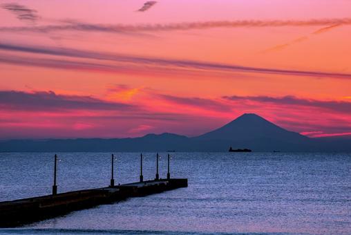 波打ち際に身元不明遺体 死後１日以内か 南房総の原岡海水浴場千葉日報オンライン