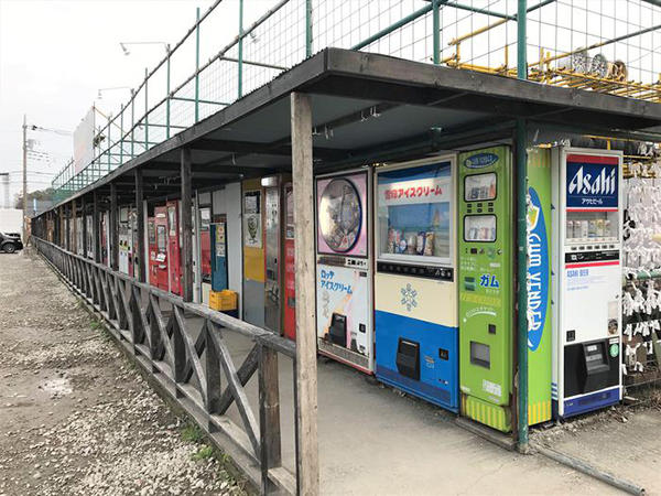 相模原 レトロ自販機巡りならここ 中古タイヤ市場 相模原店へAMR的Blog