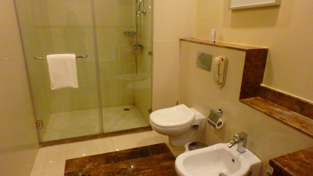 JGC会員&ワンワールド・サファイア以上で利用可能！ドーハ・ハマド国際空港「Platinum & Gold Lounge – North」訪問記たびうまガジェット