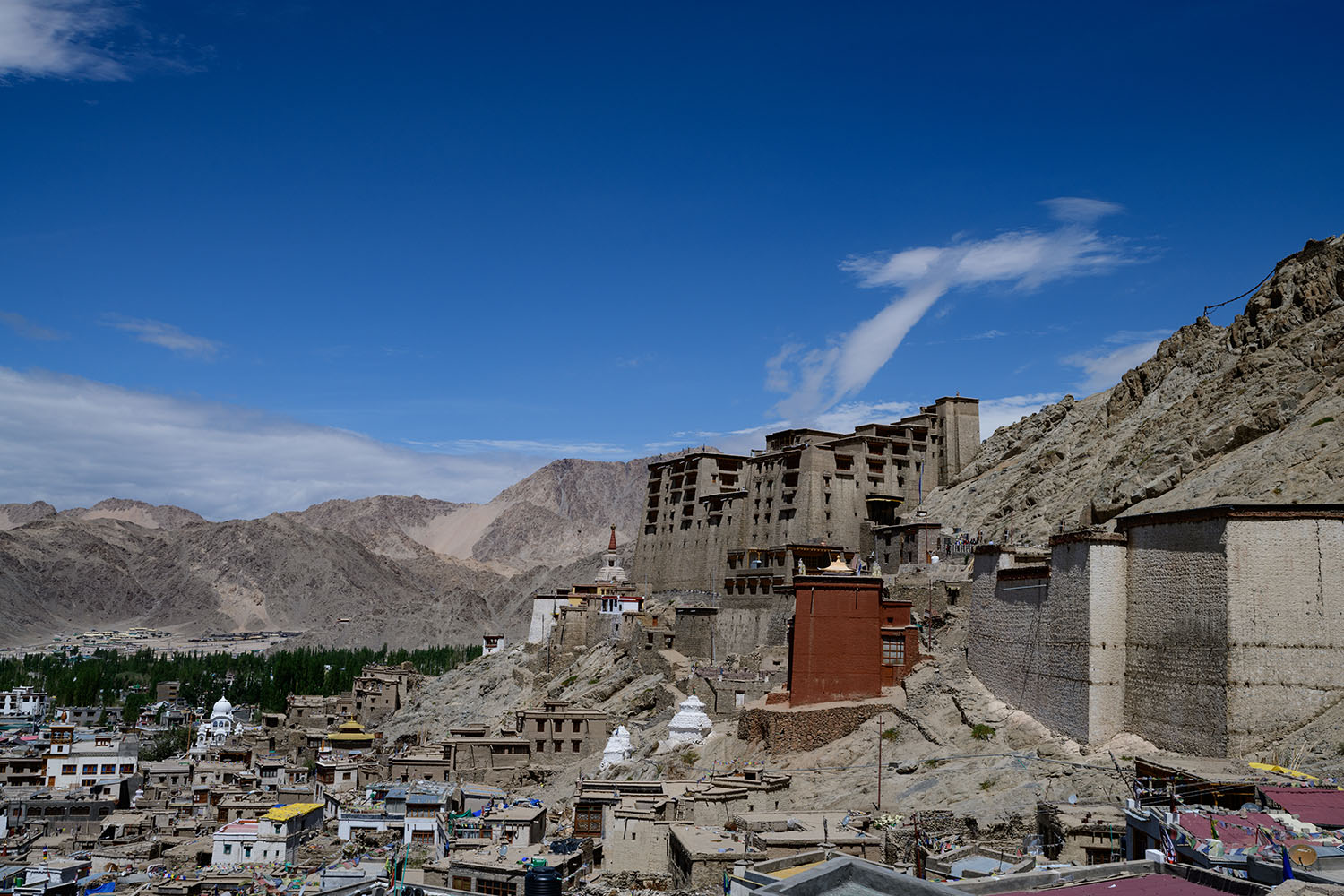 世界の絶景 ターコイズブルーに輝く、世界で最も高い場所にある塩湖に行ってきた！インド「パンゴン湖」 - GOTRIP