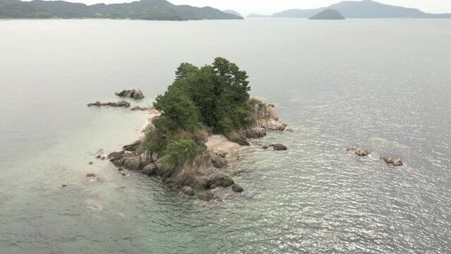 離れ小島ハゲ Acrylic Key Chain by ハゲの掃き溜めhyahha∞ SUZURI