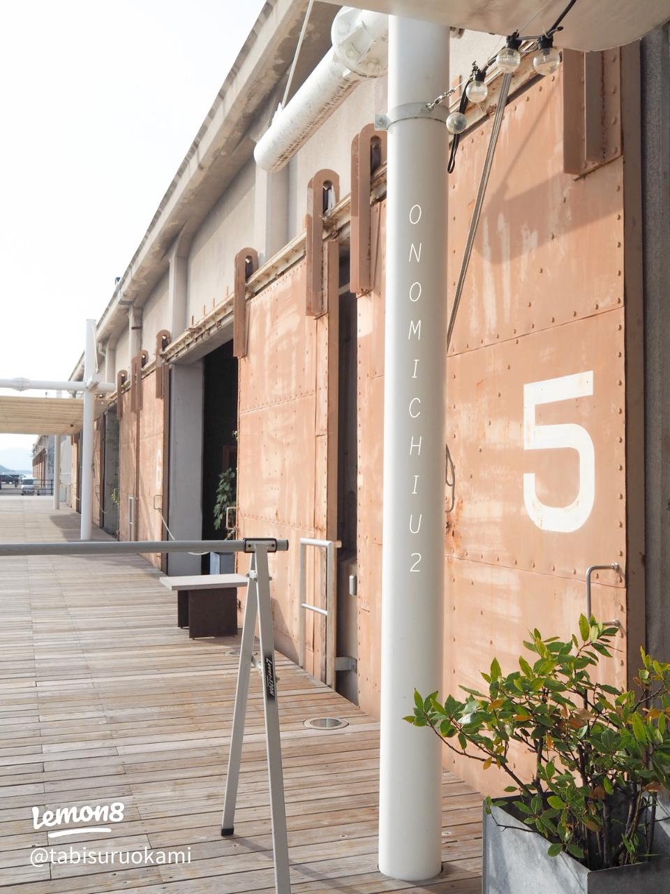 尾道の風景~Scenery of Onomichi~ ,広島県尾道市を走る黄色い電車は、山陽本線の電車です。瀬戸内の豊かな海に反射する陽光をイメージしているそうです。自分だけの写真スポットを見つけてみてくださいね。,The Yellow Train runs on the Sanyo Main Line through Onomichi, and is saidto be inspired