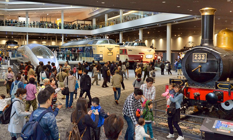 京都鉄道博物館ようやく再開、ファン続々 「ハローキティ新幹線展」は延長毎日新聞