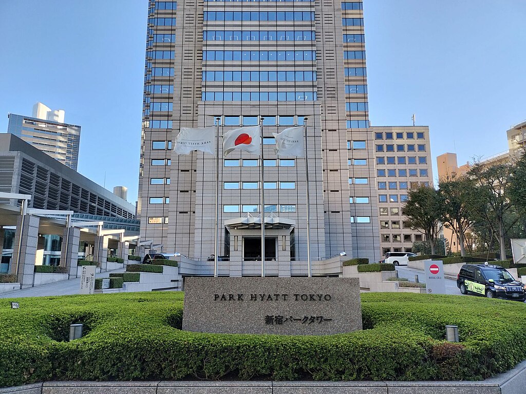 新宿パークタワ