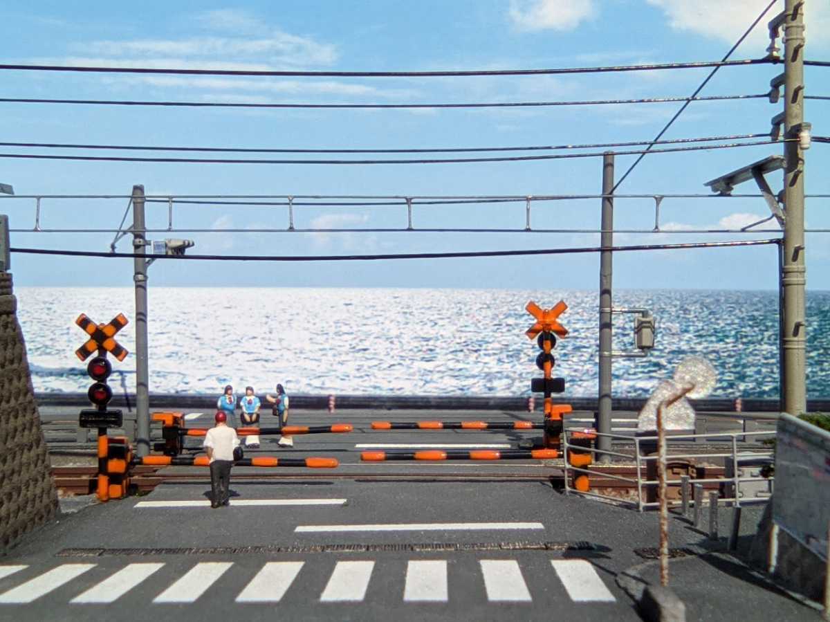 EPO-26-340s 風景 江ノ電と踏切 -神奈川 300ピース エポック社 の商品詳細ページです。日本最大級のジグソーパズル通販専門店ジグソークラブ