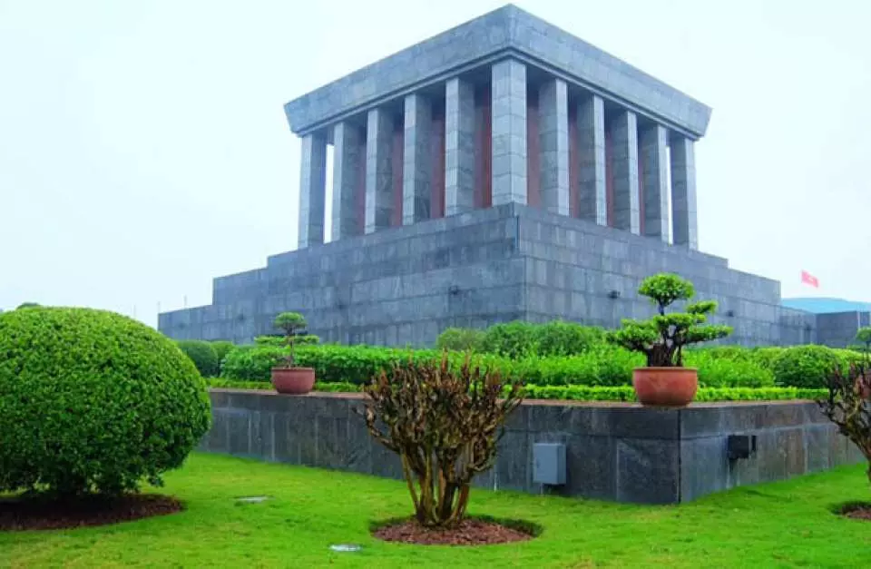 ホーチミン廟 バーディン広場 外務省