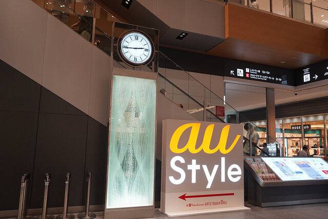 金時計にドアラ🕰️ . 名古屋駅の待ち合わせスポット金時計 よく見ると、 ドアラ がひょっこり！ . 「ウェルカム」と書かれたボードを持って来る人を歓迎しています！ . いよいよ今日プロ野球 が開幕！ 楽しみですね⚾️✨ 中日ドラゴンズ中日ドラゴンズ