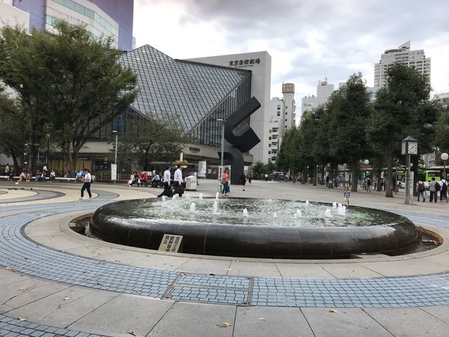 長谷部なおきさんの投稿撮影場所：IWGP 池袋西口公園 噴水で遊ぶ子どもたち 夏遊ぶ公園東京都日本フォトコンテスト 日本の魅力発信インバウンドSNS「クールジャパンビデオ」