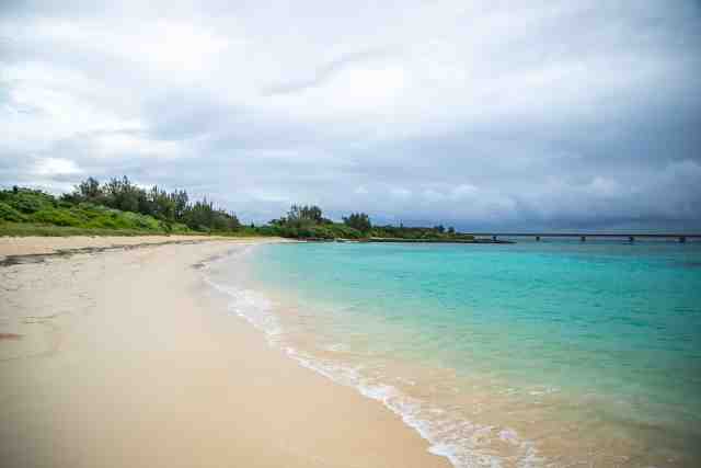 東洋一の美しさで知られる宮古島・与那覇前浜ビーチから来間島へ絶景ドライブ特集たびらい