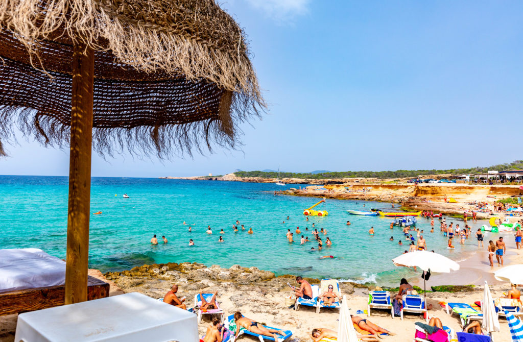 iFLYER: スペイン・イビザ島開催パーティー限定のチケット会社の調査で、ユーザーの約92%が2021年夏シーズンにイビザ 島に訪問するという結果が。一方で40％はもしクラブが再開しないならイビザ島を訪問しないと回答