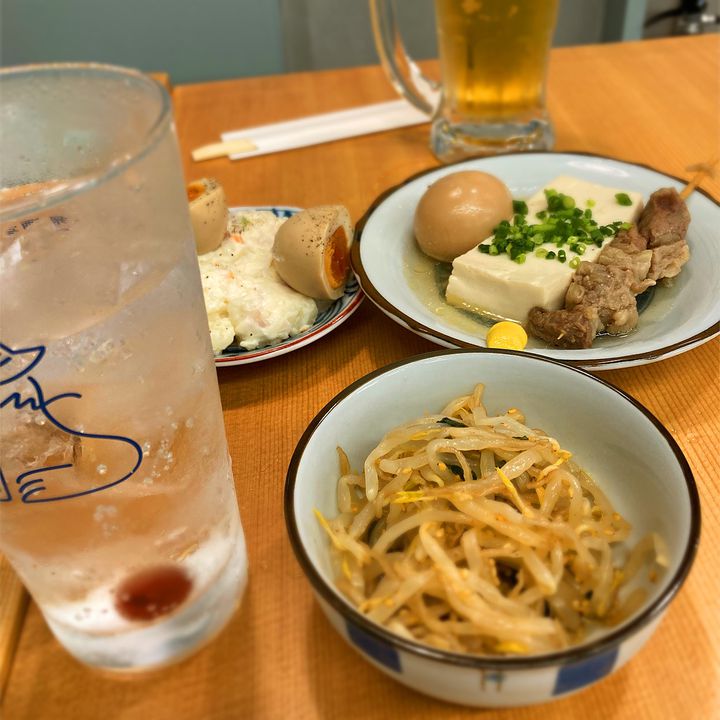 品川の飲み屋街 🍶 表通りと、すごーく細い裏道が特徴ですね🏮品川サラリーマンの憩いの場です！ . 📍 ロケーション: 品川 📷 カメラ:Sony A7IV ⸻ 🌟 Tag東京東京観光東京散歩東京風景東京観光スポット東京カメラ昭和記念公園tokyotokyotokyo品川