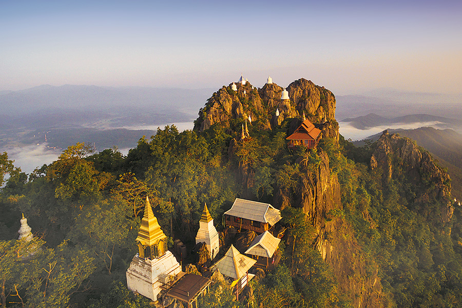 チェンライにある「ホワイトテンプル ワットロンクン 」の見所と行き方タイ - TOKIORI