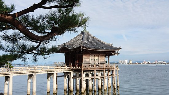 湖面に浮かぶお堂!?近江八景ゆかりの滋賀県「満月寺 浮御堂 」オリコンニュース ORICON NEWS