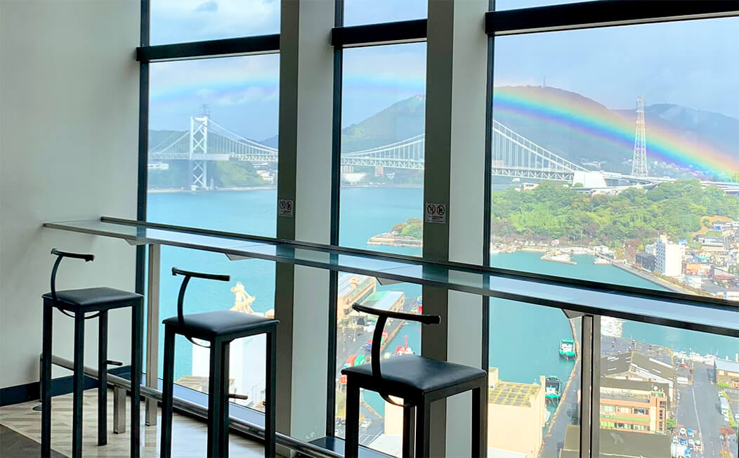 門司港の関門海峡ミュージアム4階にあるクルーズカフェキャナルです☕️9:00-11:00までモーニングを提供しています✨ ⁡関門海峡を眺めながら美味しいパンはいかがでしょうか🍞 ⁡ パンは2種類からお選びいただけます ハーフ&ハーフも可能です⁡ ◉玄米の食パン 栄養価