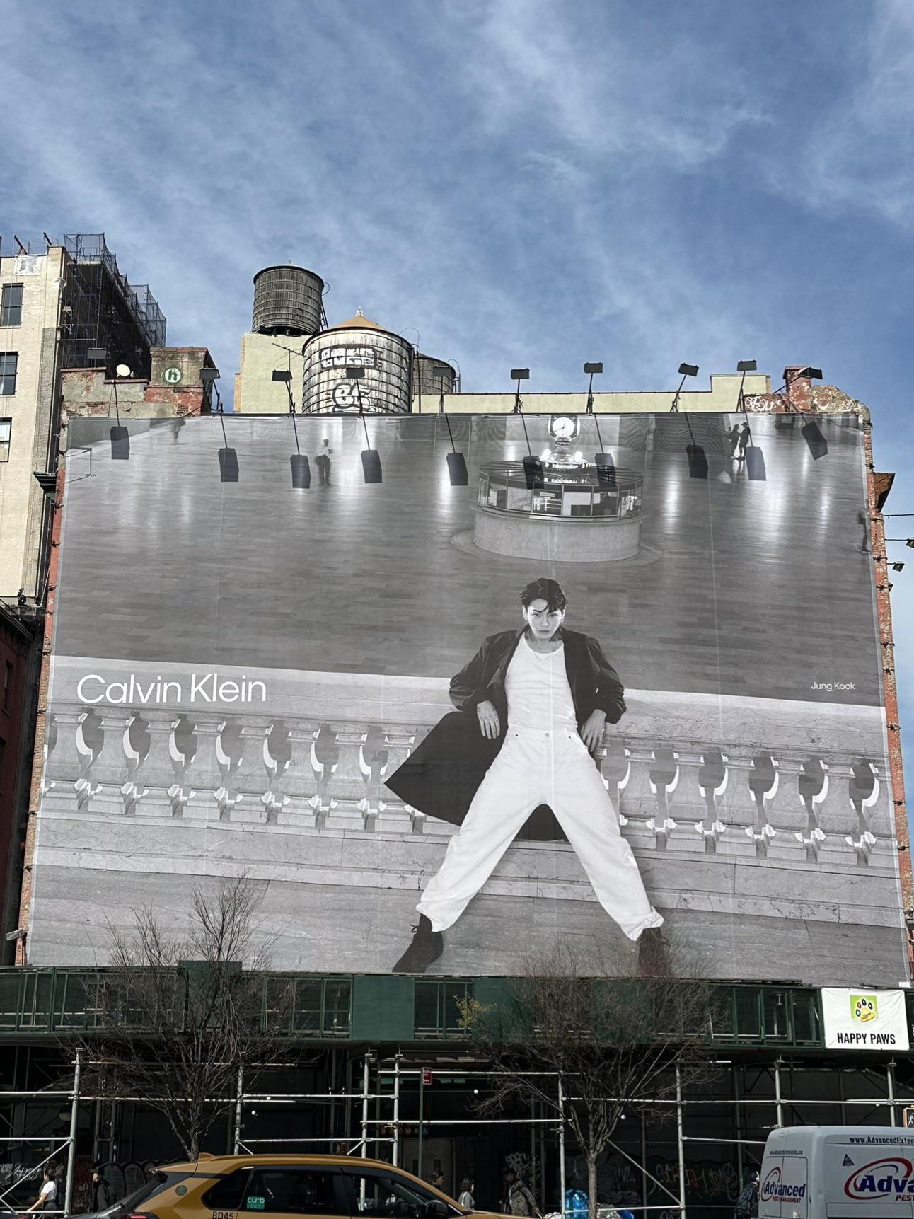 タイムズスクエア Mr.ブレインウォッシュのアート登場！with コロナの今 ビルボード広告が大変身 - Petite New York