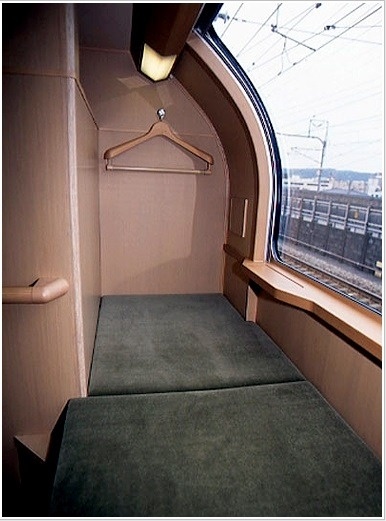 一冊まるごと大人気の寝台特急「サンライズ瀬戸・出雲」。きっぷの入手方法から乗車中の楽しみ方、旅のプランまで徹底解説！『「サンライズ瀬戸・出雲」完全ガイド2025』を発売！- イカロス出版 イカロス出版の本