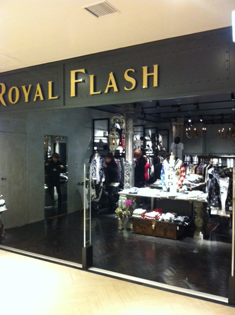 ROYAL FLASH 福岡のスタッフコーディネート一覧 - WEAR