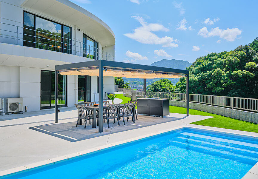 設備で選ぶ高級注文住宅 まるでセレブなプール付き住宅例