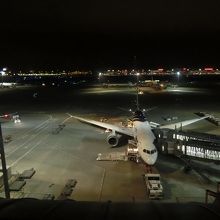 Amazon.co.jp: 飛行機 空港 ボーディング・ブリッジ 旅客機 夜間 乗り物 航空会社 交通 旅行 ビジネス 夜中 空輸 フライト 出張サービスポスター パネル 現代壁の絵 壁掛け 部屋飾り 背景絵画 壁アート 完成品 3枚セット すぐ飾る！ : ホーム＆キッチン