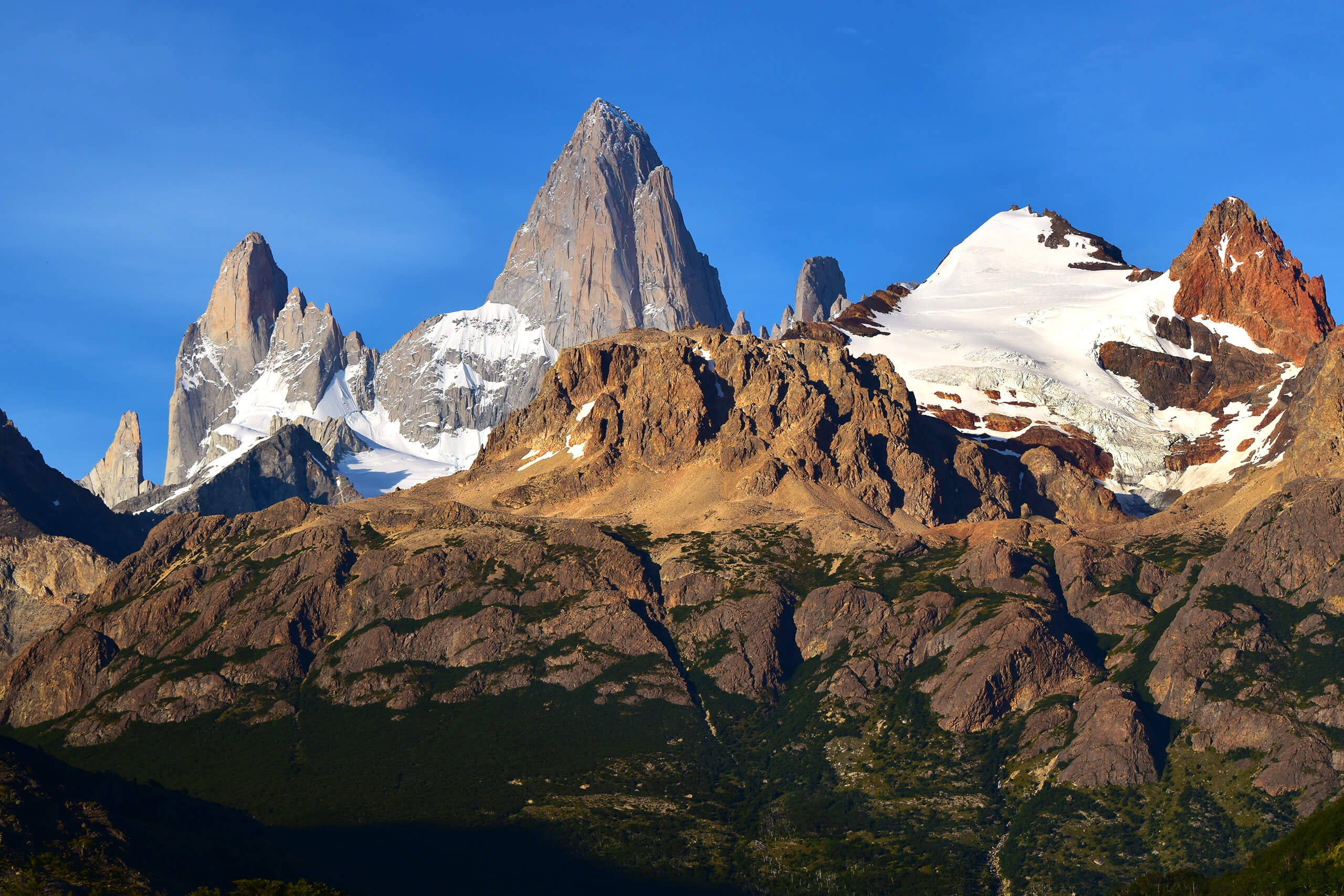 朝焼けのフィッツ・ロイ山とロス・トレス湖 パタゴニアの風景 アルゼンチンの風景Beautiful Photo.net世界の絶景 美しい景色