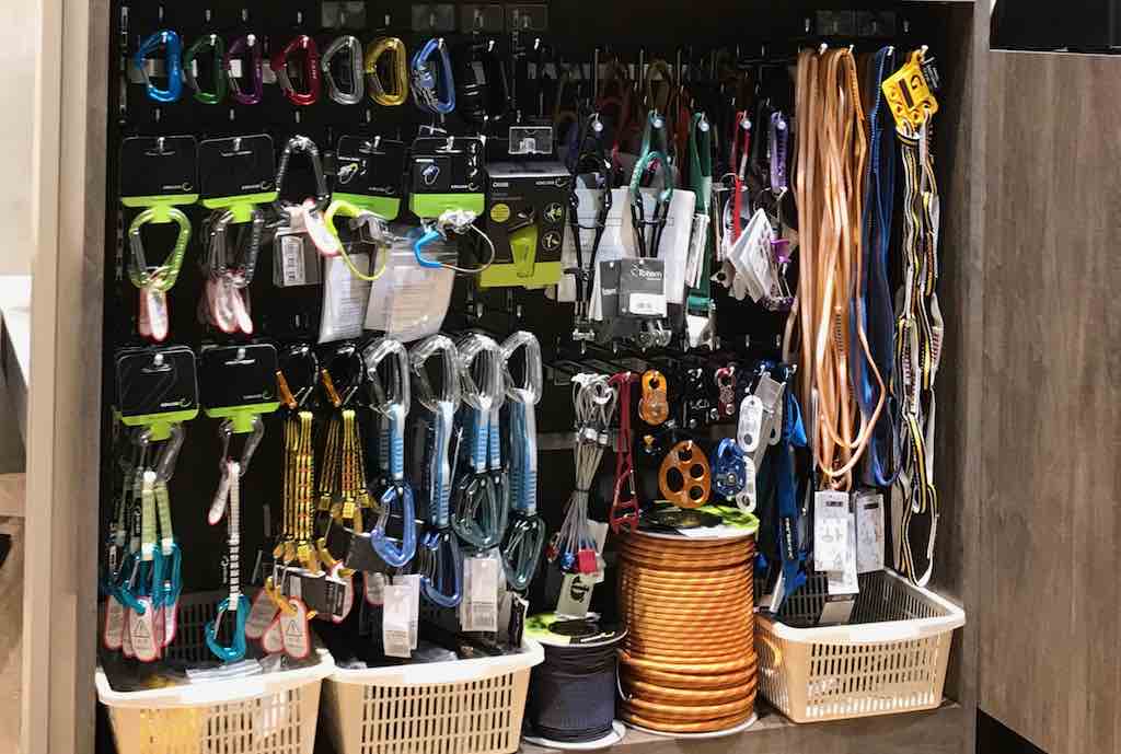 登山道具収納有孔ボードで収納棚をDIYしてみた結果楽しみながら山歩き