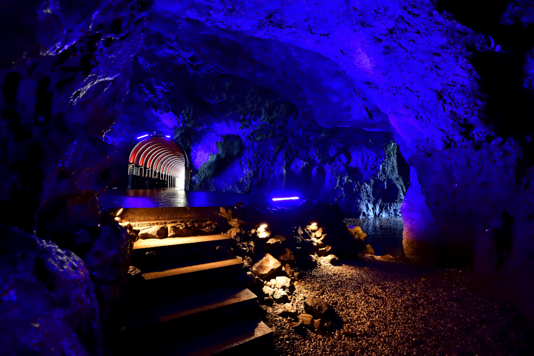 日本三大パワースポット 聖域の岬 珠洲岬 にある「青の洞窟」珠洲市のとルネ