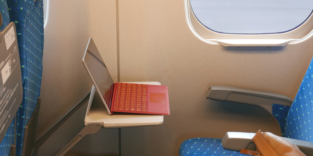 新幹線の座席は飛行機より30%も広い！ 新幹線と飛行機の座席比較を普通席からファーストクラスまで！快適旅行研究所 新幹線鉄道航空機旅行攻略ガイド