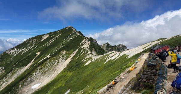 北アルプス・唐松岳 八方尾根から剱岳・立山連峰の絶景が待つ唐松岳登頂をめざして - 山と溪谷オンライン