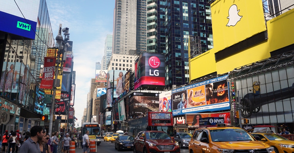 NYのタイムズ・スクエアで見かけた消防士さんの巨大看板 : ニューヨークの遊び方