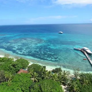 粉砂糖のような白砂に感動必至！ ニューカレドニアのリフー島へ古関千恵子の世界極楽ビーチ百景