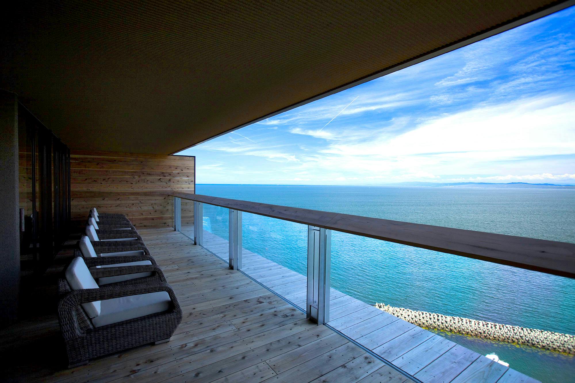 水辺の絶景を眺めるラグジュアリーホテル・宿10選