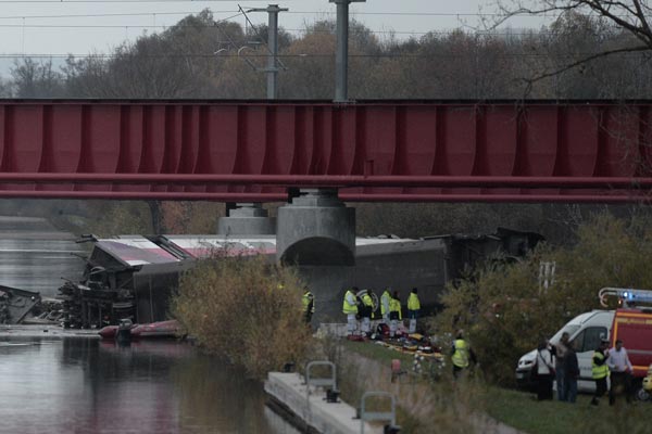 イタリアの高速鉄道が脱線事故 死者も発生 該当列車はETR400型「フレッチェロッサ」 - 鉄道模型モールBlog