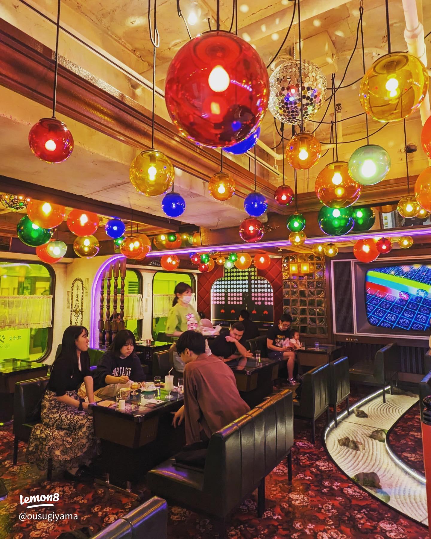 中野の村上隆アートカフェ「純喫茶ジンガロ」で味わう昭和レトロ