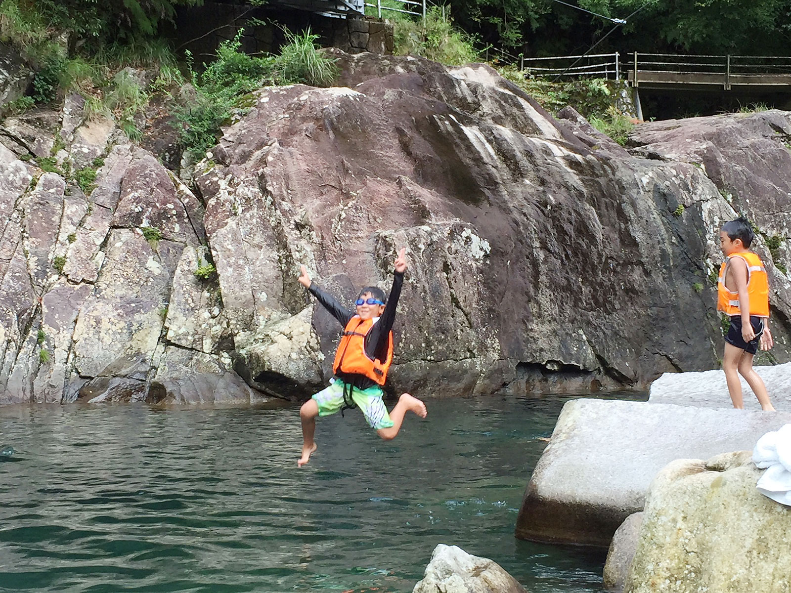 520点を超える川 飛び込み 子供のストックフォト、写真、そしてロイヤリティフリーの画像 - iStockカヌ