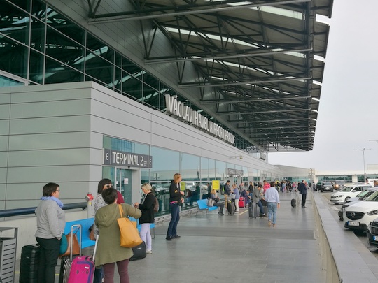 プラハ空港から市内ホテルへの移動方法旅のレシピ