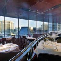 パリの息をのむようなエッフェル塔ビューのレストラン10選