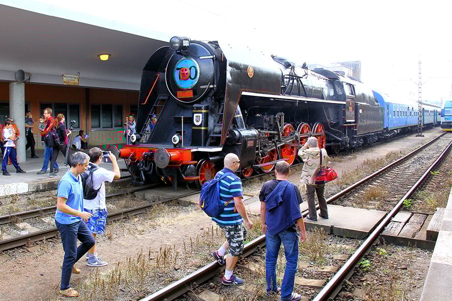 東海道新幹線の大雨運休で北陸新幹線の乗客急増 路線多重化の有効性浮き彫りに - 産経ニュース