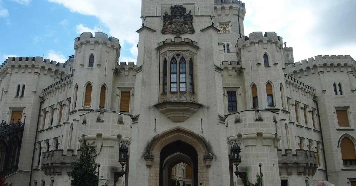 映画のワンシーンのよう！一生に一度は行きたい美しい「お城」スポット3選