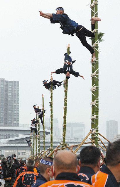 梯子乗り、高度救助隊が登場 ７日 土 消防出初式緑区タウンニュース