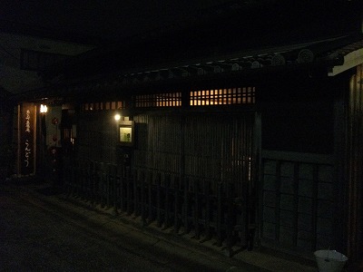 糞ガキ女のあつかましさ 両サイド20代別にまだ譲ってもらわなくてもええけど 優先座席の前に立ってるのは 全て高齢者のオッさん 笑寝たふりもしない・ なんか悲しい気持ちで 三宮から姫路に移動中 現場中継終わります。笑笑