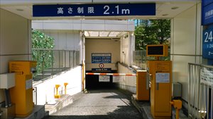 駐車場：六本木ヒルズのP1駐車場