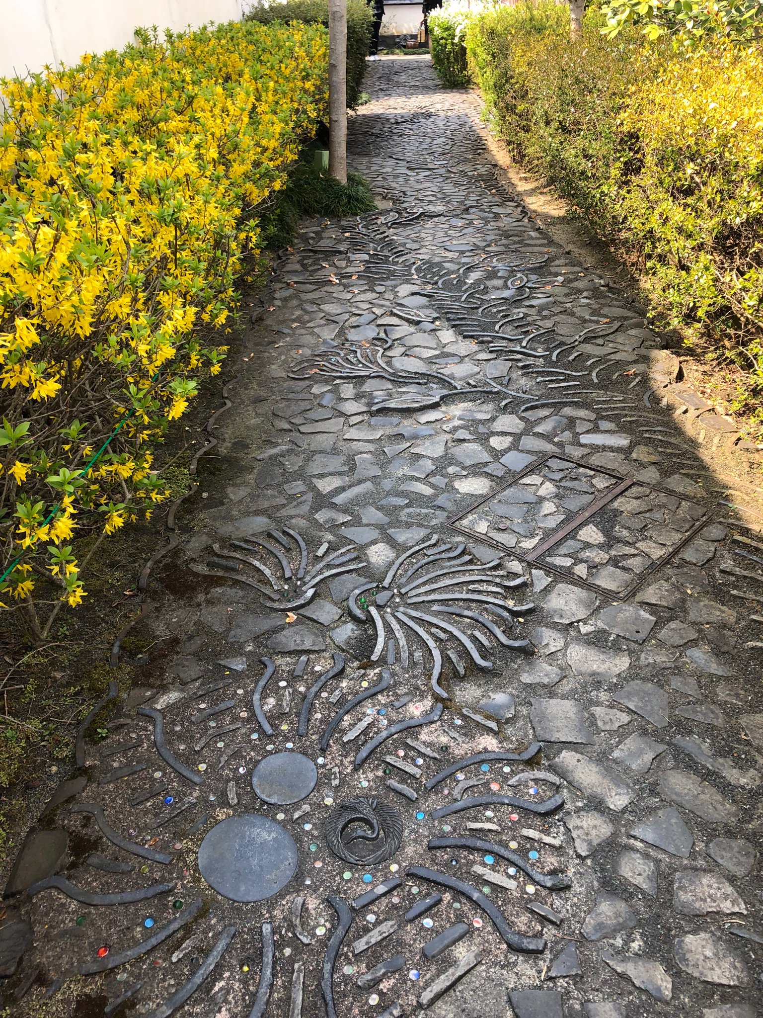 高浜市やきものの里 かわら美術館」のミュージアムショップ。瓦の名産地で見つけた、小さくてかわいいもの。タビガタリ