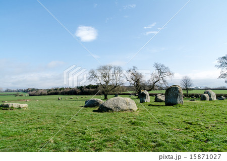 Avebury 巨大ストーンサークルbloody brilliant