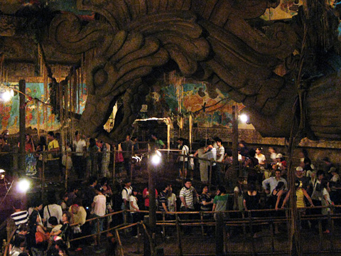 インディ・ジョーンズの魔宮探検：ディズニーシーの冒険を徹底ガイド