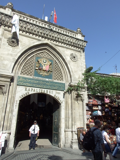 イスタンブール, トルコ-2017 年 7 月 10 日: グランド バザール、歴史で最も古いショッピング モールであるとの写真素材・画像素材Image 82580442