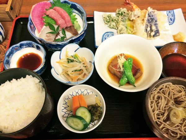 熱海市中心部の温泉街・熱海銀座～熱海港の紹介 写真64枚