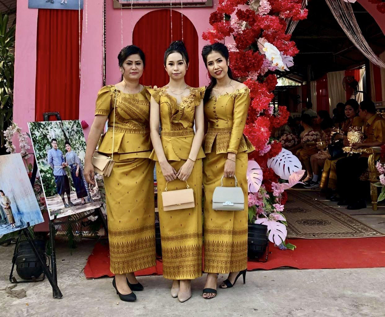 カンボジア」のアイデア 50 件カンボジア, 民族衣装, ベトナム 女性