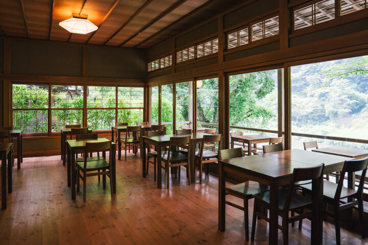 鳩ノ巣渓谷を見下ろす絶景』by ガレットブルトンヌ : 絶景カフェ ぽっぽ - 奥多摩 喫茶店食べログ