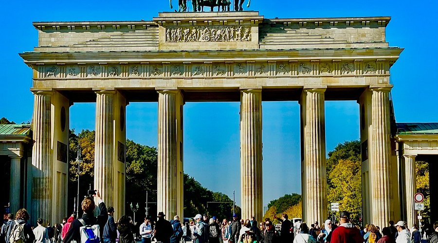 ブランデンブルク門 - ベルリンのおすすめ観光地・名所現地を知り尽くしたガイドによる口コミ情報 トラベルコ